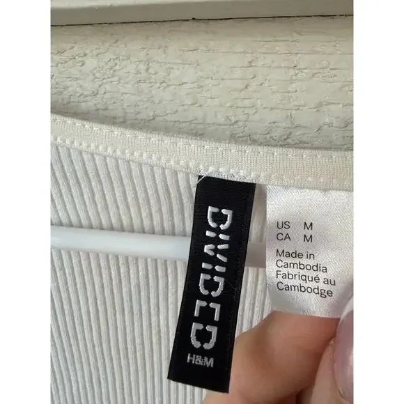 H&M Divided Ribbed Cream Long Sleeve Crop Top Medium - Picture 4 of 4